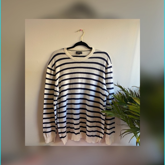 Club Room Men's light weight sweater - Picture 4 of 6